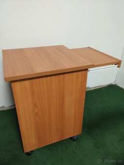 Noční stolek s jídelní deskou na kolečkách - 6