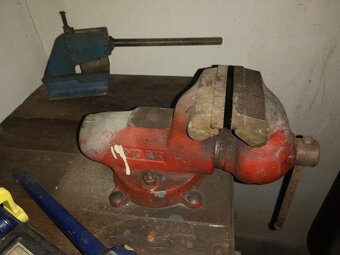 Pracovní stůl - ponk se svěrákem, pevný, retro. - 6