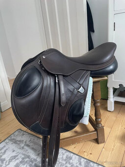 Monoflapové skokové sedlo Bates Advanta 16,5" hnědé - 6