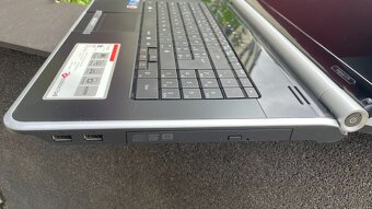 velký 17" notebook - grafika na hry ATI, rychlé SSDčko - 6