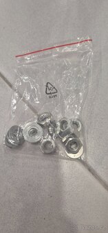 Prodám bílý jídelní stůl - 6