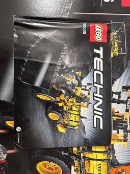 Lego Technic 42030 Volvo kolový nakladač - 6