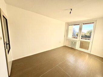 Slunný byt 2+1 s lodžií, klidné bydlení v centru města Pardu - 6