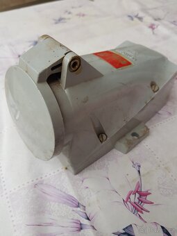 Vypínače, zástrčky, jističe, relé, zásuvka 380V/32A - 6