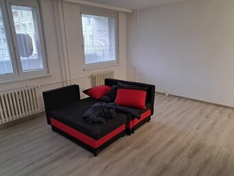 Pronájem bytu 1+kk • 44 m², Ostromečská 436/7, Praha 3 - 6