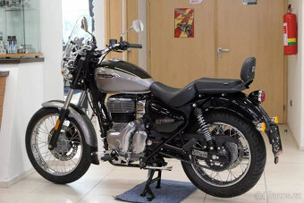 Royal Enfield Meteor 350 Aurora Black - 6