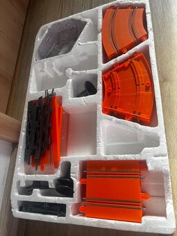 Hot Wheels sada (el. autodráha + hrací foplňk - 6