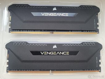 Operační paměť Corsair Vengeance RGB PRO 32 GB (2×16 GB) DDR - 6