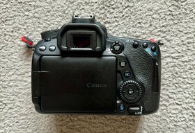Canon EOS 80D + 3 baterie + SD Karta - 6