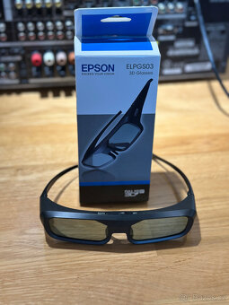 Projektor EPSON EH-TW5200 +stropní držák + 3D brýle - 6