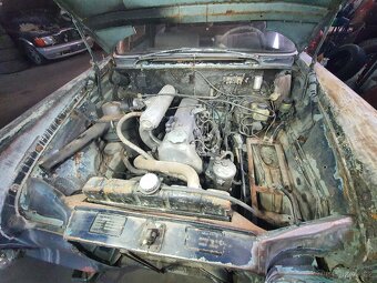Mercedes W110 200 D, motor v chodu, z 90% kompletní - 6