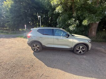 Volvo XC 40 , benzín 2,0 -145 kw 2023 - 6