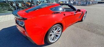 Chevrolet Corvette 6.2 L LT4 supercharged V8 (Z06) - 6