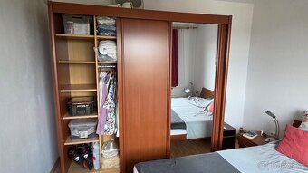 Šatní skříň se zrcadlem - 6