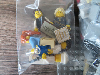 LEGO 10243 Parisian Restaurant - 6