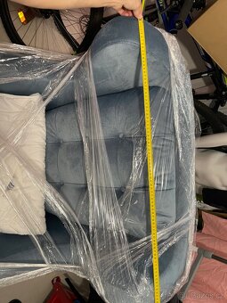 Zánovní modré robustní křeslo - 6