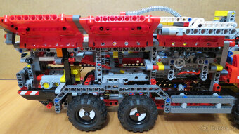 LEGO 42068 Letištní záchranné vozidlo - 6