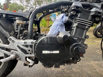 Kawasaki Gpz 750 - 6