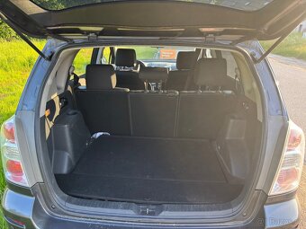 Toyota Corolla Verso - 6