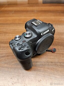 Canon EOS R6 - 6