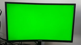 Samsung C24FG73 – 24″ 144 Hz, zakřivený QLED (VA), pivot - 6