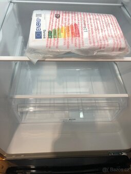 Malá lednice s mrazákem Siguro BF-c241y zánovní - 6