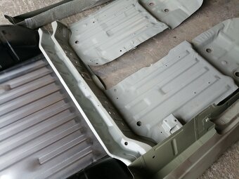 Podlaha Suzuki Samurai. - 6