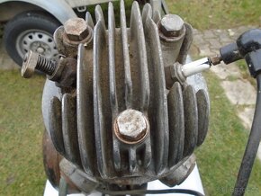 motor Triumph- německý - 6