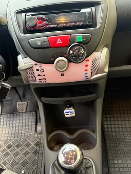Prodám Peugeot 107 r. v. 2009 VELMI dobrý stav - 6
