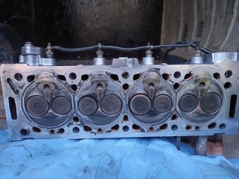 Hlava na Peugeot 406 1.9 td - 6