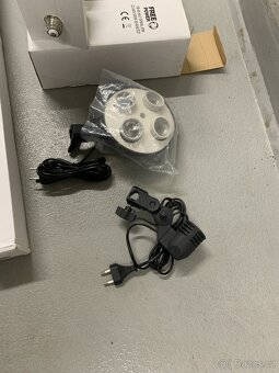 Stativy, držáky na E27, zářivky, odrazný deštník - 6