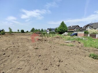 Pozemek 4174 m2, BV-plocha k bydlení, v obci Charváty u Olom - 6