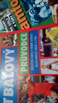 Vlajka Liverpool.knihy o fotbale,cena celkem - 6