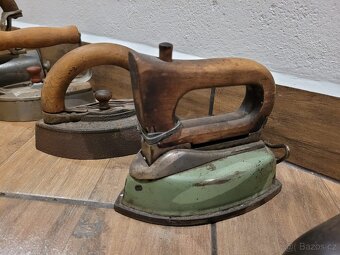 Staré žehličky a dózy - 6