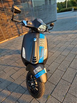Vespa Sprint 125 ABS Notte. 2169km. TOP, unikát. 11Ps - 6