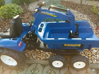 Šlapací traktor New Holland s nakladačem a rypadlem - 6