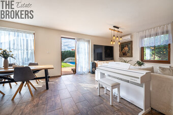 Prodej rodinného domu s novou fasádou, 6+kk, pozemek 956 m2, - 6