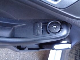 Ford fiesta mk7 1,25 60kw Rozprodám na náhradní díly - 6