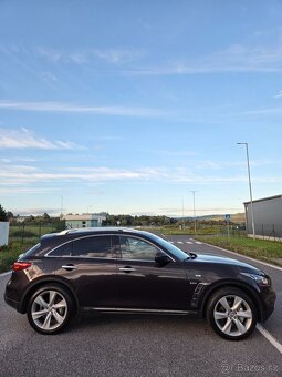Infiniti QX70 S - 6