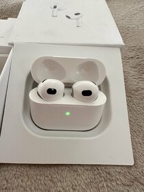 Sluchátka Apple AirPods PRO 2022 a AirPods 2021 >1/1 - 6