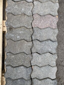 Dlažba zámková vlnka, tloušťka 6 cm, použitá, cca 25m/2 - 6