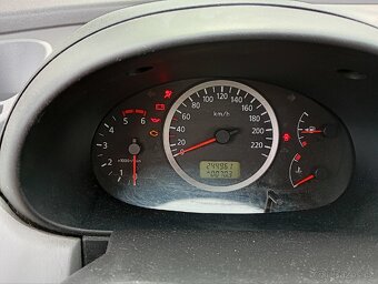Nissan Almera Tino 2004 - 6