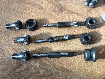 Prodám náhradní díly na jawetta 551 a Stadion S 11 a S 22 - - 6