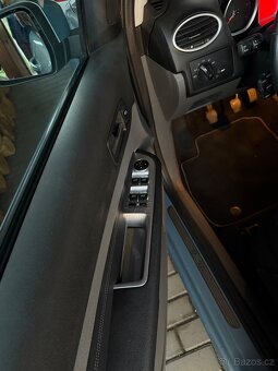 Prodám Ford Focus 1.8 hatchback - 6