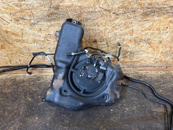 NÁDRŽ ADBLUE LAND ROVER DISCOVERY SPORT GK72-5J228-A - 6