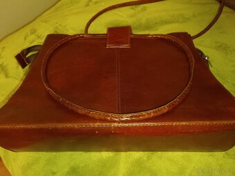 Prodám DÁMSKOU KOŽENOU HNĚDOU KABELKU - 6