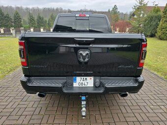 Dodge RAM Sport 5.7 HEMI - 6