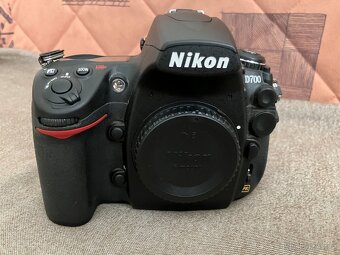Nikon D700 + bateriový grip MB-D10 - 6