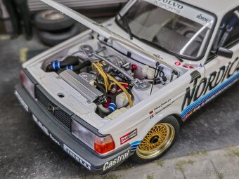 Volvo 240 Turbo 1:18 AutoArt - 6