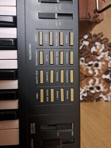 Prodám elektronické klávesy YAMAHA PSR-11 - 6